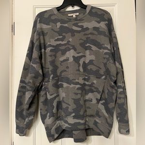 Express one eleven crew neck w/pockets